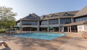 Appart'hôtel, 3 chambres | Piscine