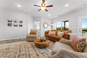 Appart'hôtel, 3 chambres | Coin séjour