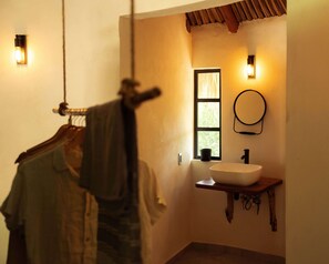 Deluxe Apartment | Bathroom