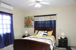 2 habitaciones, escritorio, tabla de planchar con plancha y wifi