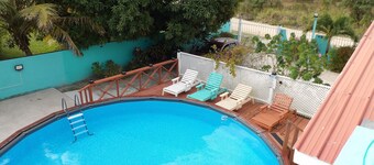 HOME AWAY FROM HOME. AIR-COND. POOL. CLOSE TO AIRPORT.