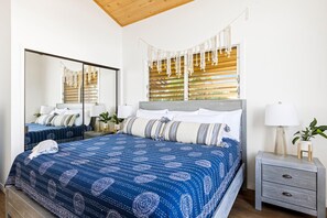 2 slaapkamers, een strijkplank/strijkijzer, beddengoed