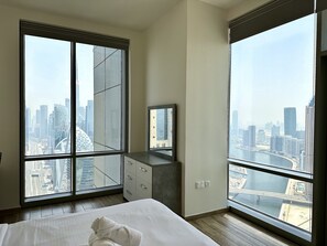 3 bedrooms, in-room safe, individually decorated, individually furnished - Lux BnB Amna Tower Burj Views (Dubai)