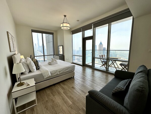 3 bedrooms, in-room safe, individually decorated, individually furnished - Lux BnB Amna Tower Burj Views (Dubai)