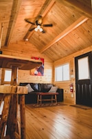 Deluxe Cabin | Living area