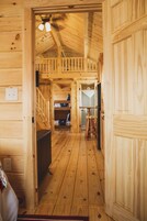 Deluxe Cabin | Free WiFi, bed sheets