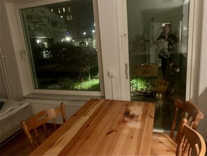 Apartment, 2 Twin Beds | Dining