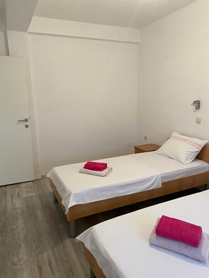 4 slaapkamers, een strijkplank/strijkijzer, wifi, beddengoed