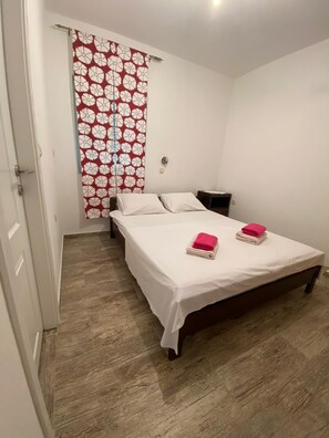 4 chambres, fer et planche à repasser, Wi-Fi, draps fournis