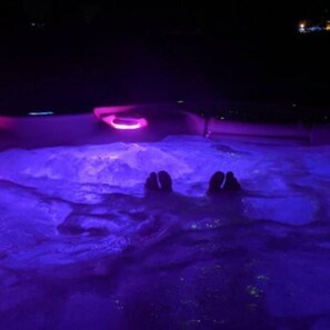 House | Outdoor spa tub - Stunning 1-bed Barn in Ballintubber (Ballintober)