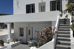 Exterior - Tradional House near the center and the port (Milos)
