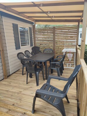 Outdoor dining - Mobil Home (Port-la-Nouvelle)