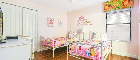 9 bedrooms, iron/ironing board, WiFi, bed sheets