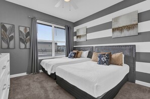 5 habitaciones, tabla de planchar con plancha, wifi y ropa de cama 