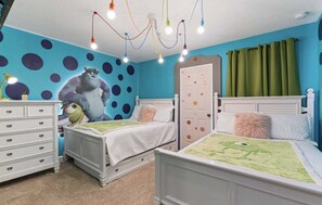 6 bedrooms, iron/ironing board, WiFi, bed sheets