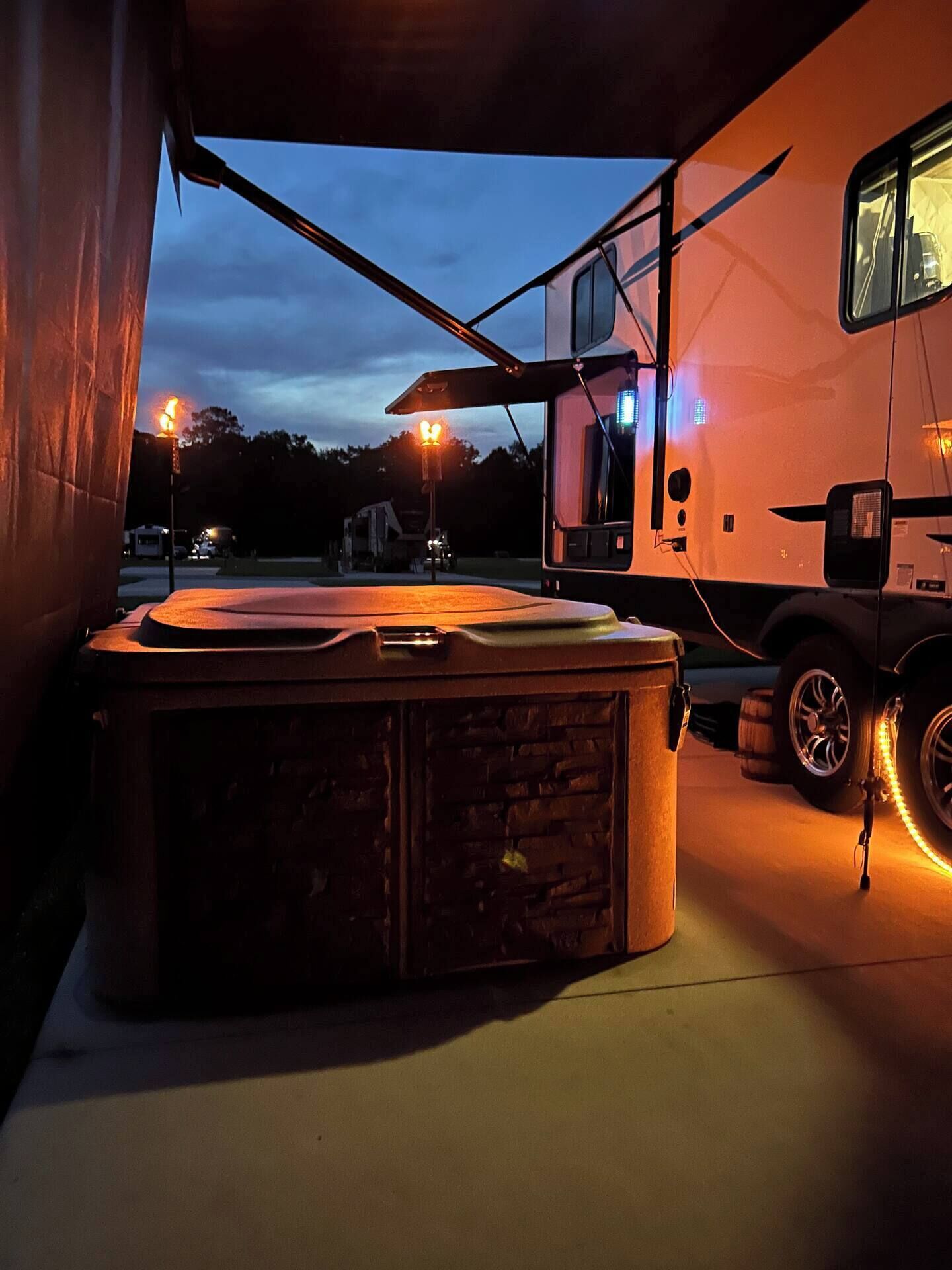 Tina de hidromasaje al aire libre