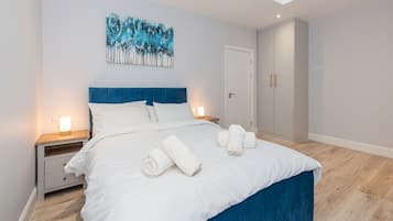 2 bedrooms, iron/ironing board, free WiFi, bed sheets