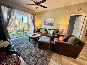 スマートテレビ、テレビゲーム、DVD プレーヤー、テーブルサッカー台