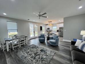 Interior - Serene lakefront cottage (Carriere)