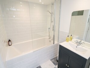 Bathroom - Honeysuckle Cottage (St. Agnes)
