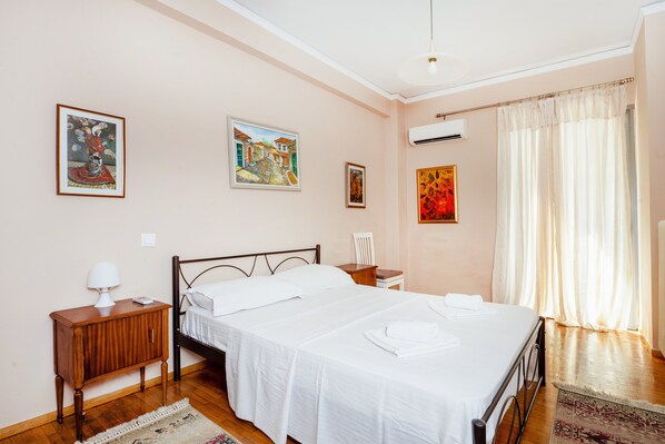 2 bedrooms, iron/ironing board, free WiFi, bed sheets