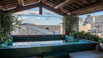 Penthouse Suite | Private spa tub