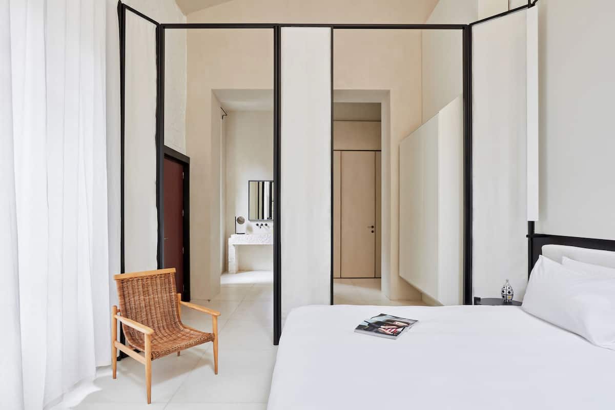 Deluxe Room | 1 bedroom, free minibar, in-room safe, desk