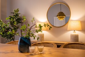 Dining - Villa Lillian (Ponta Delgada)