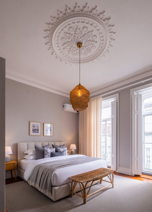4 bedrooms, iron/ironing board, free WiFi, bed sheets