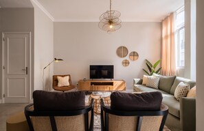 Flat-screen TV - Villa Lillian (Ponta Delgada)