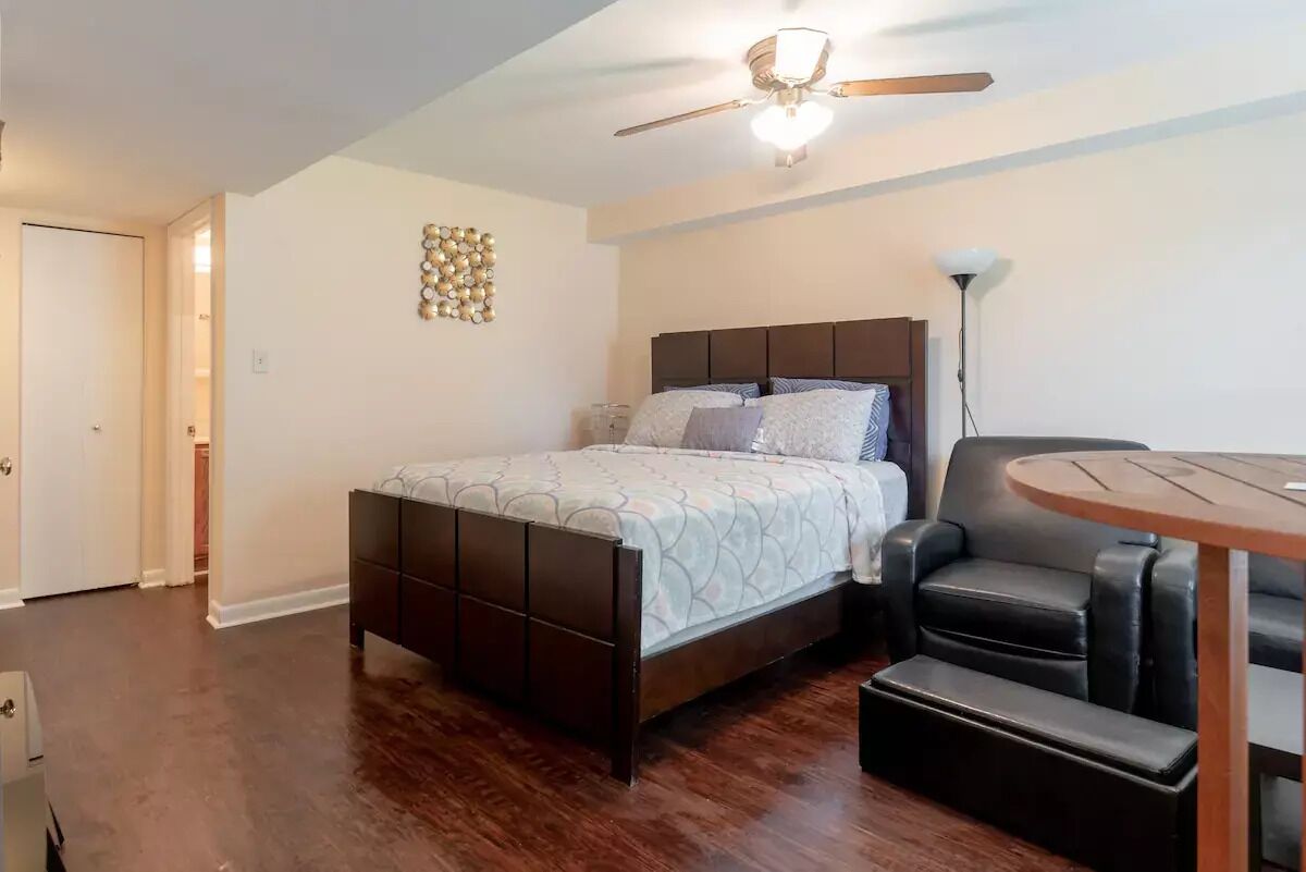 1 chambre, fer et planche à repasser, Wi-Fi, literie fournie