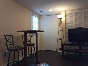 Dining - ★Modern Studio-Private Entrance/Bath Min from DC★ (Arlington)