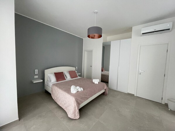 1 bedroom, travel cot, free WiFi, bed sheets