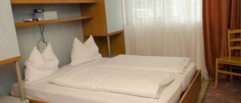 2 bedrooms, in-room safe, bed sheets, wheelchair access