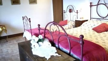 2 Schlafzimmer, Schreibtisch, Bügeleisen/Bügelbrett, kostenloses WLAN