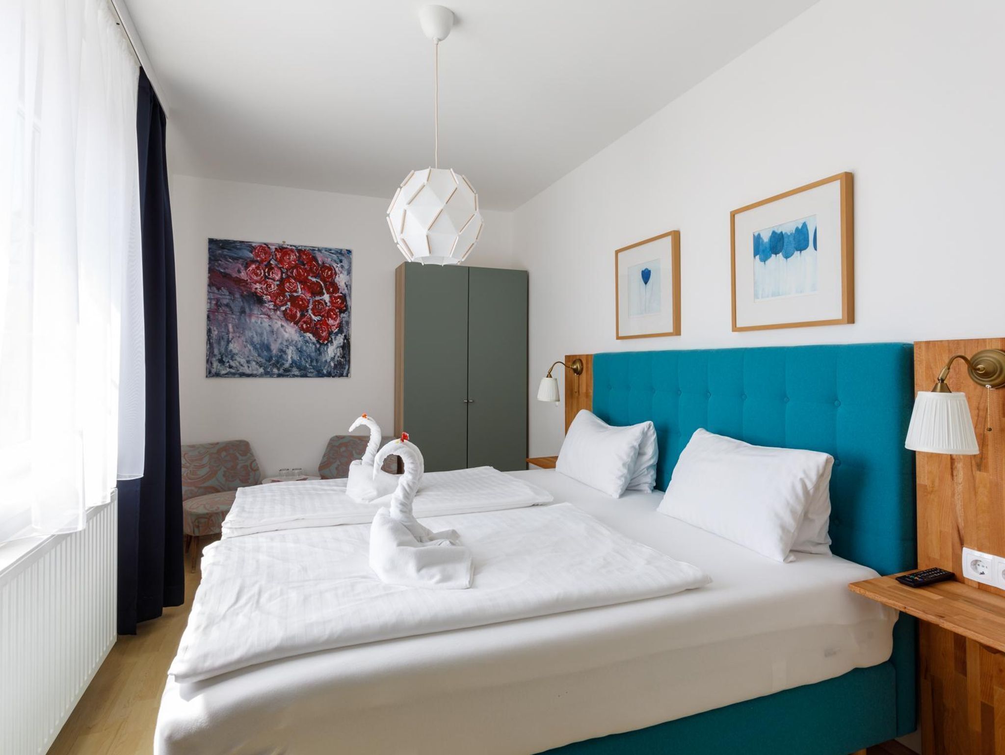 Doppelzimmer mit Boxspringbett Hofseite - Pension Laubenhof