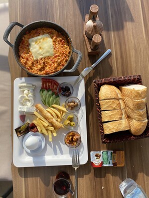 Tägliches inbegriffenes einheimisches Frühstück