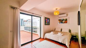 3 makuuhuonetta, silitysrauta/-lauta, ilmainen Wi-Fi, vuodevaatteet