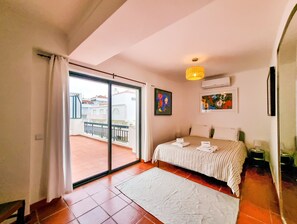 3 chambres, fer et planche à repasser, Wi-Fi gratuit, draps fournis