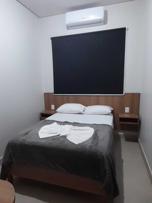 Economy Room, 1 Double Bed | 5 bedrooms, desk, laptop workspace, free WiFi - Oba Hotel (Santa Vitoria)