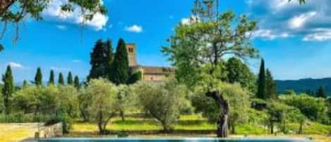 حمّام سباحة خارجي