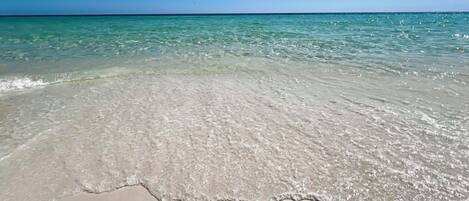 In Strandnähe, Liegestühle, Strandtücher