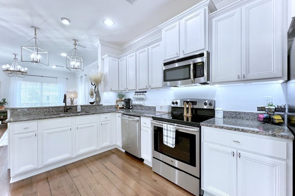 KĂŒhlschrank, Mikrowelle, Ofen, Herdplatte