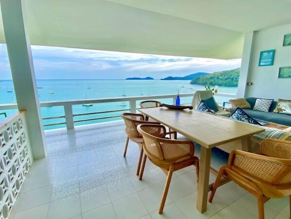 Outdoor dining - Dream Beach Cottage (Tambon Wichit)