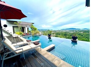 An infinity pool