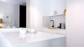 Réfrigérateur, micro-ondes, four, lave-vaisselle