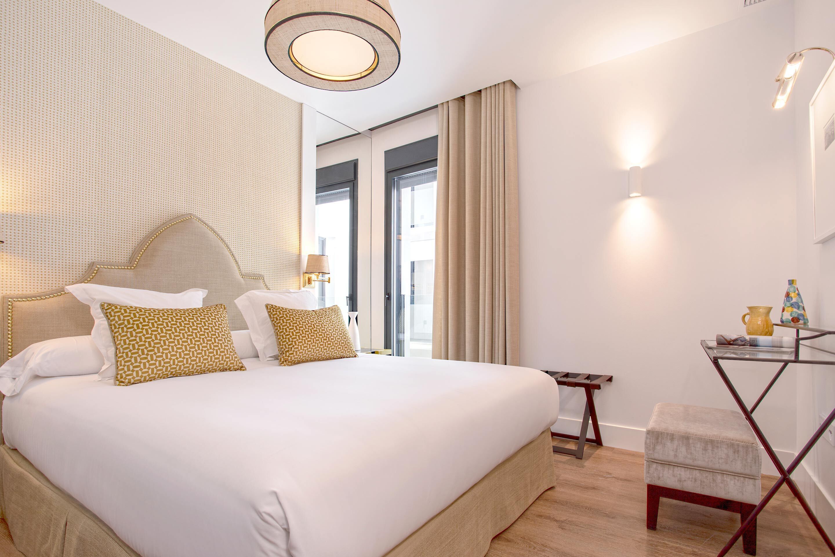 1 habitación, tabla de planchar con plancha, wifi y ropa de cama 