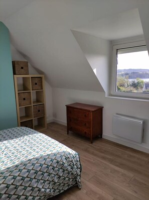 5 chambres, fer et planche à repasser, lit parapluie, Wi-Fi gratuit