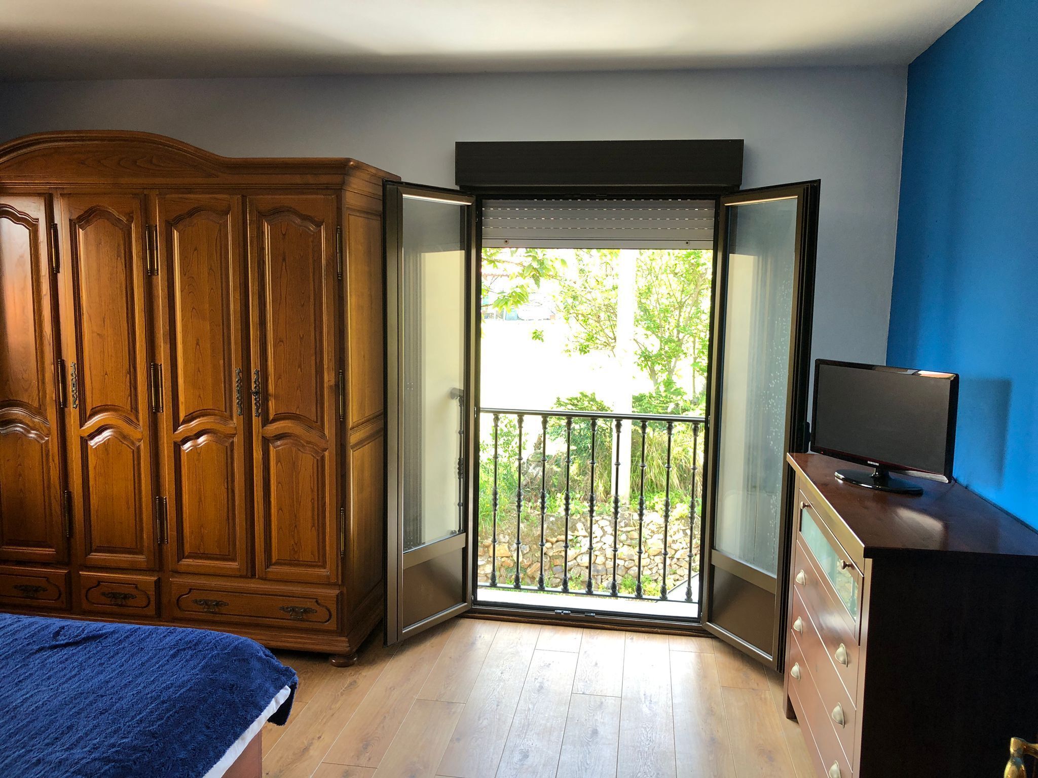 3 slaapkamers, een strijkplank/strijkijzer, gratis wifi, beddengoed