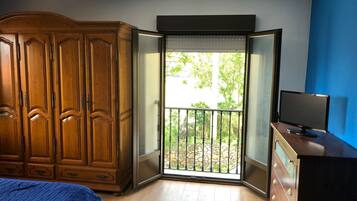 3 slaapkamers, een strijkplank/strijkijzer, gratis wifi, beddengoed